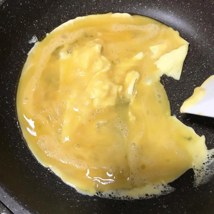 Scrambled eggs American style scrambled eggs & English style scrambled eggs recipe step 0