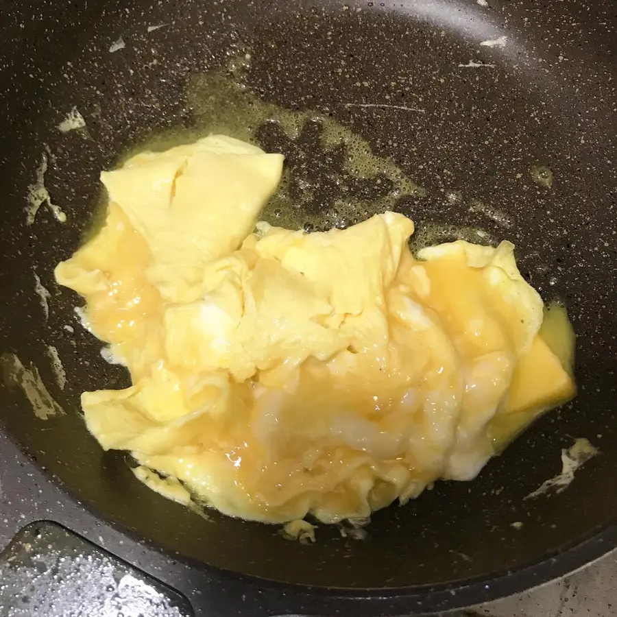 Scrambled eggs American style scrambled eggs & English style scrambled eggs recipe step 0