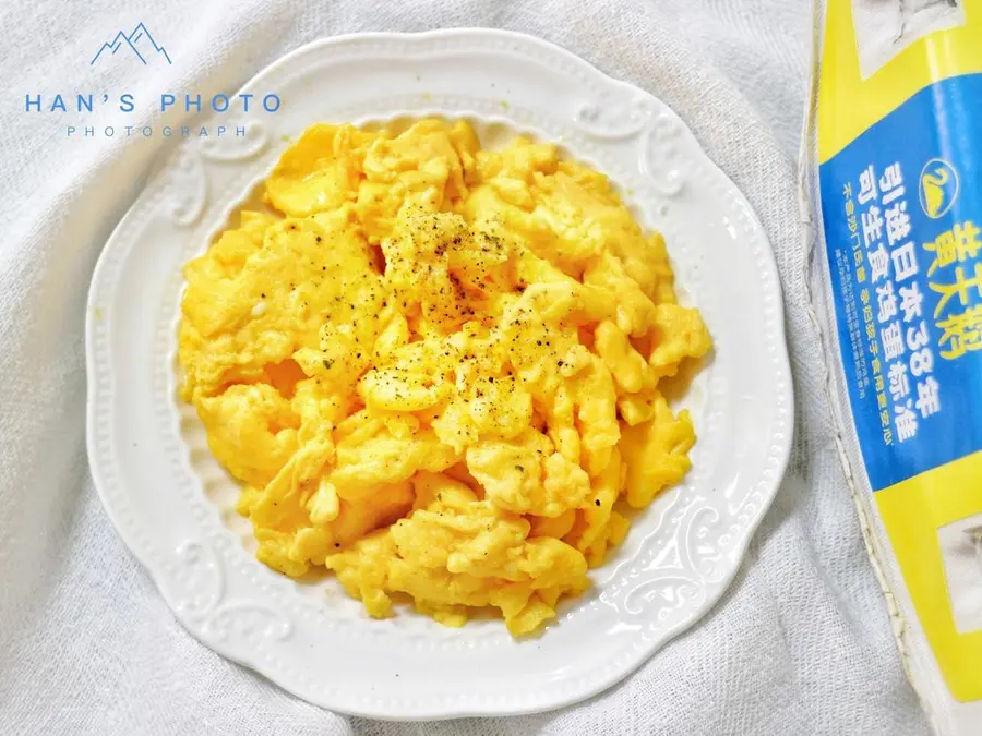  Smooth and tender American scrambled eggs  (simple and fast) step 0