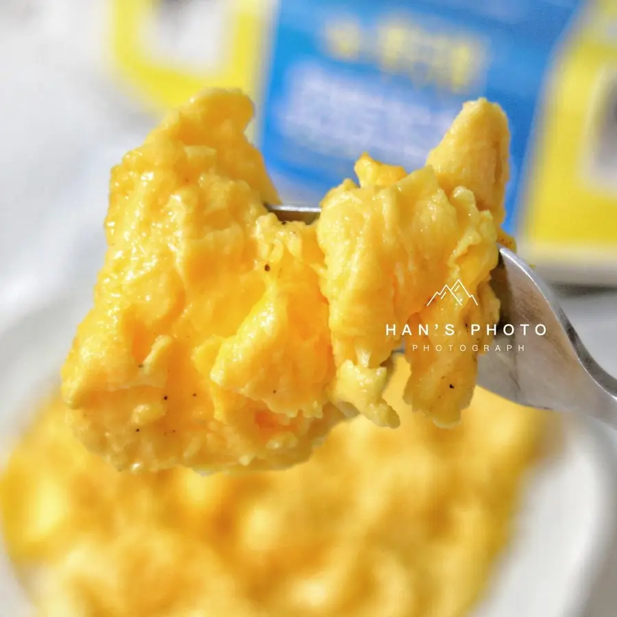  Smooth and tender American scrambled eggs  (simple and fast) step 0