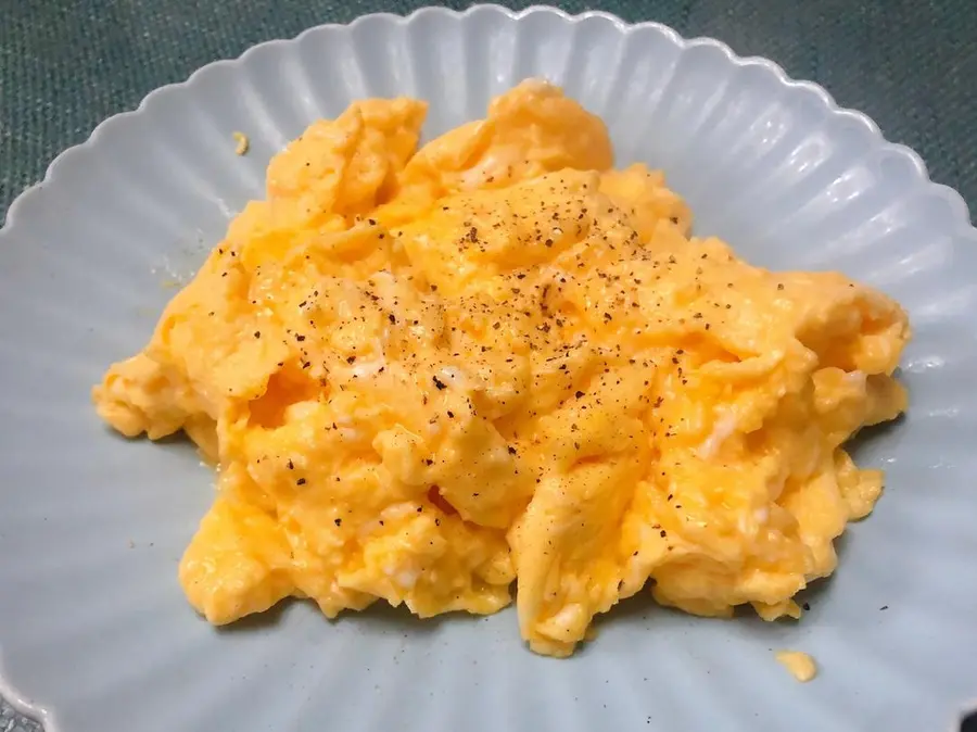 American-style scrambled eggs