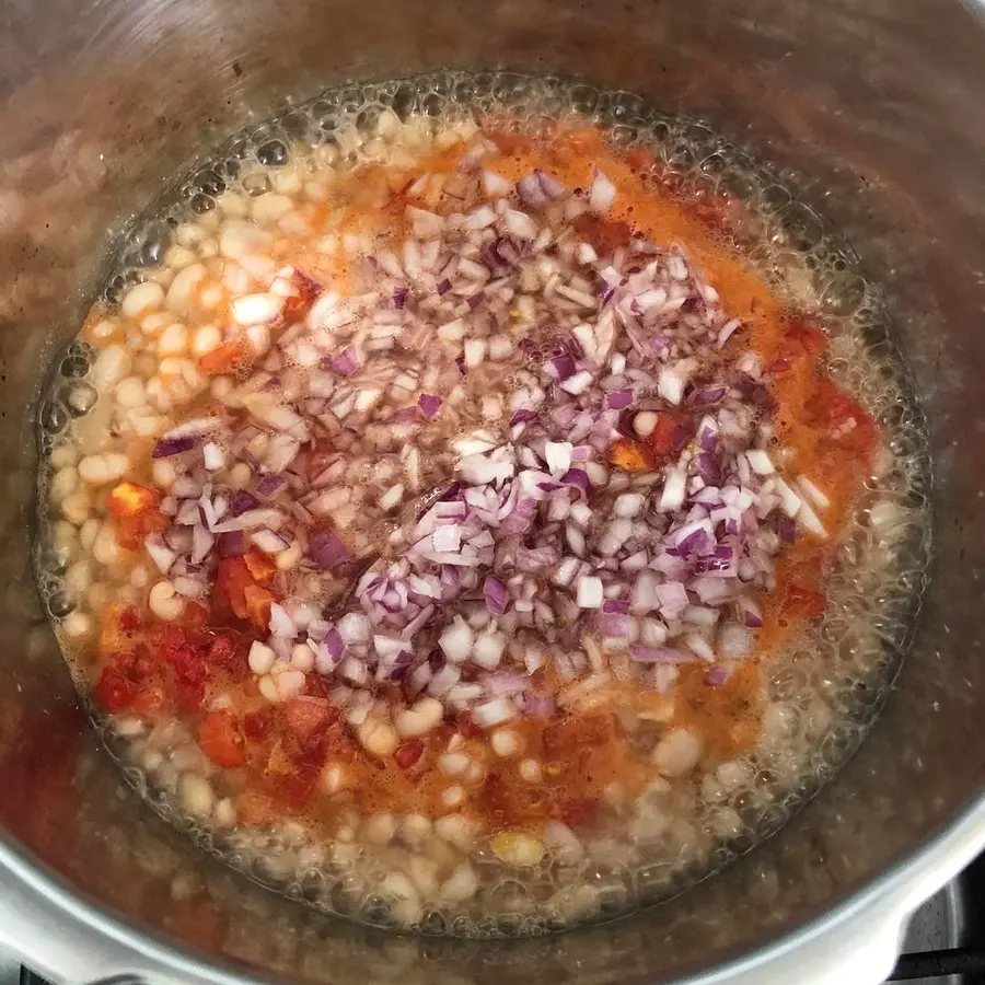 Baked beans with tomato sauce (English breakfast soybeans/kidney beans) step 0