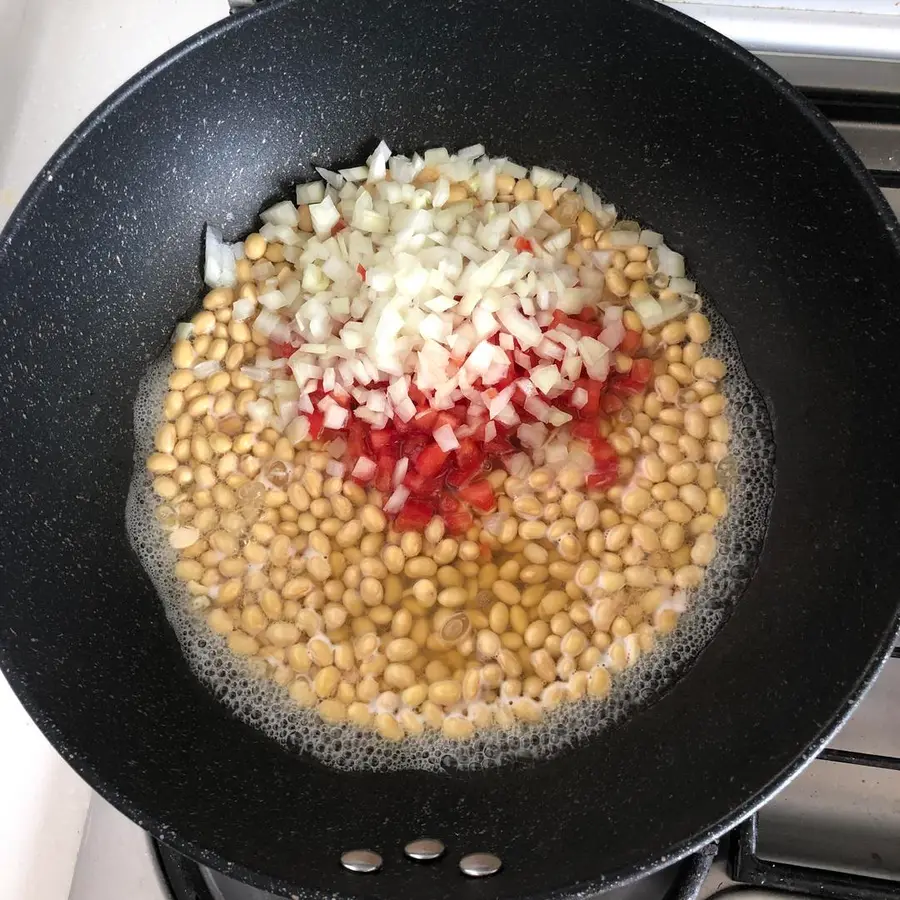 Baked beans with tomato sauce (English breakfast soybeans/kidney beans) step 0