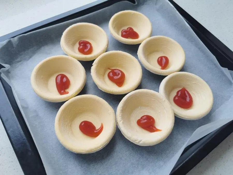 A quail egg pizza tart cup that makes your baby defenseless step 0