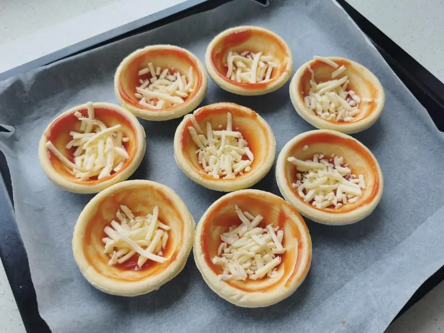 A quail egg pizza tart cup that makes your baby defenseless step 0