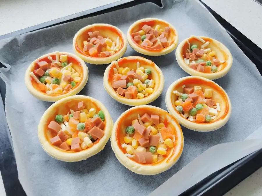 A quail egg pizza tart cup that makes your baby defenseless step 0