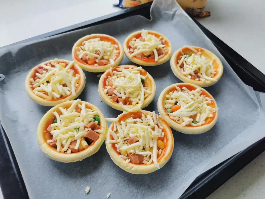 A quail egg pizza tart cup that makes your baby defenseless step 0