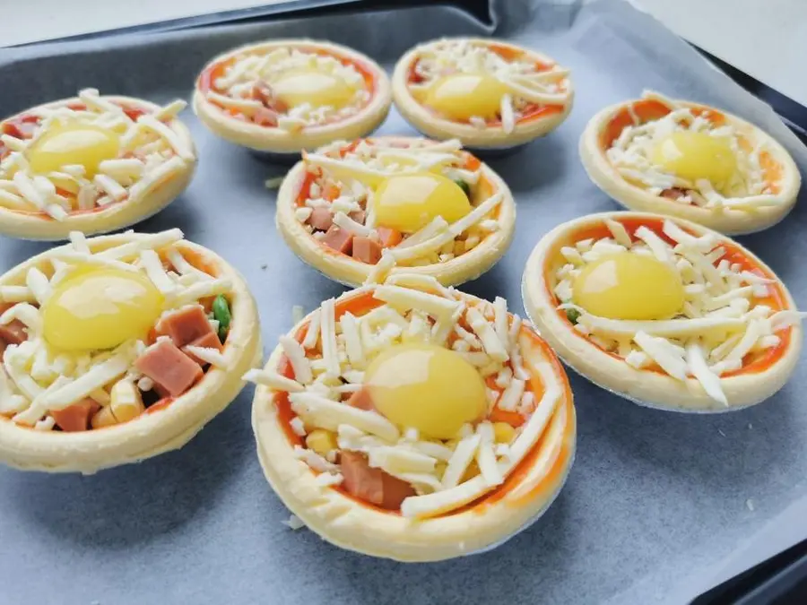 A quail egg pizza tart cup that makes your baby defenseless step 0