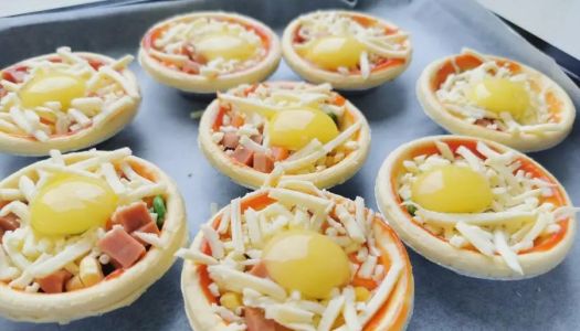 A quail egg pizza tart cup that makes your baby defenseless