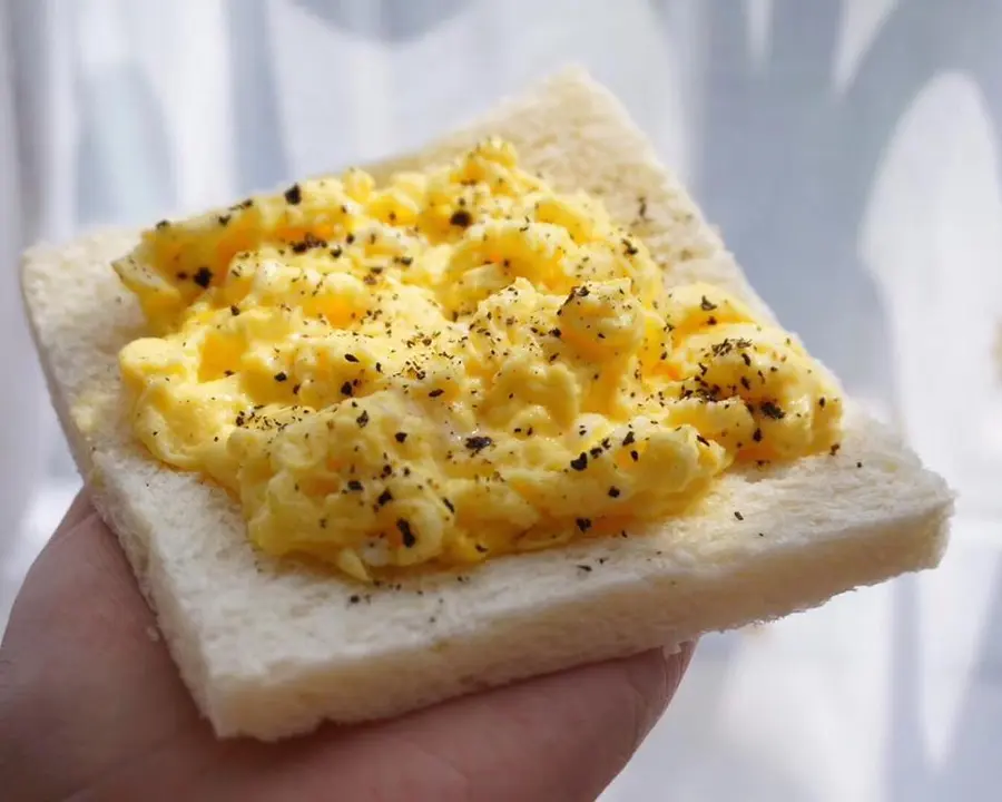 American-style scrambled eggs