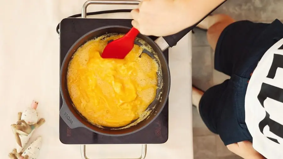 Super fluffy Scrambled Eggs step 0