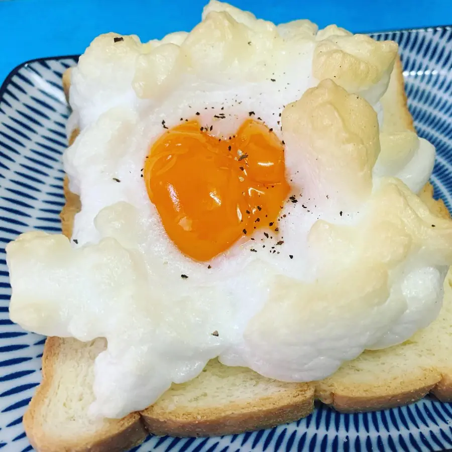 A fast Western-style breakfast suitable for showing your hand in front of your parents during the New Year