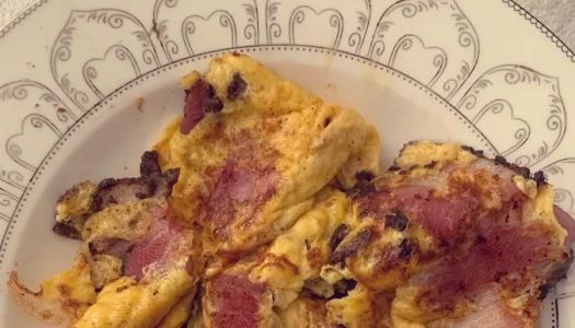 Scrambled eggs with American bacon