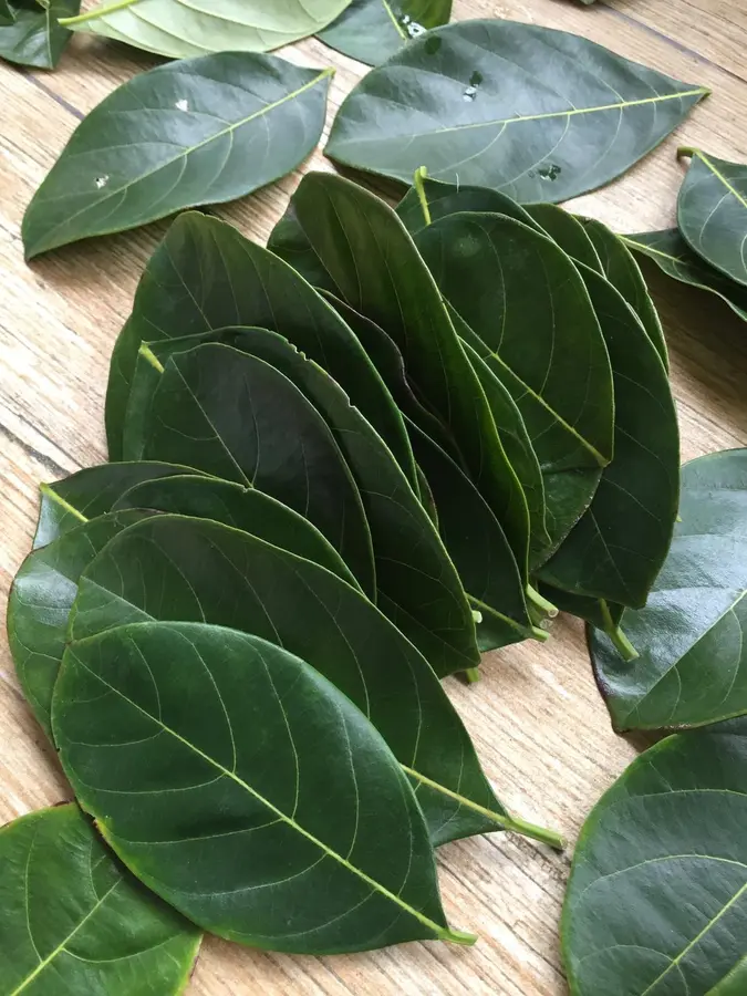 Zhanjiang special snacks: Tian Ai Qi, wood leaf clip, leaf cake, Mi leaf cake step 0