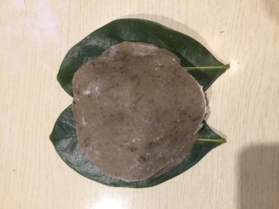 Zhanjiang special snacks: Tian Ai Qi, wood leaf clip, leaf cake, Mi leaf cake step 0