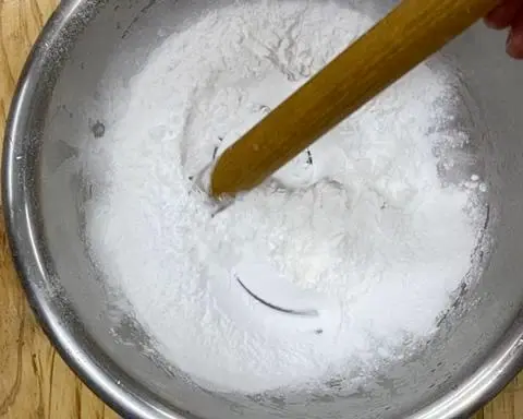 Cantonese crystal shrimp dumplings are made step 0