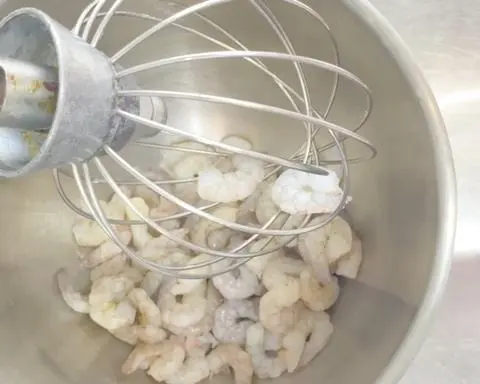 Cantonese crystal shrimp dumplings are made step 0