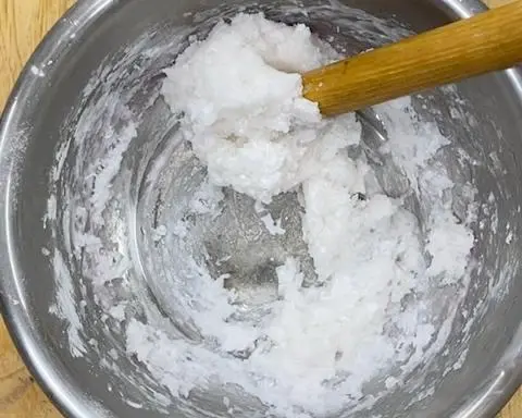 Cantonese crystal shrimp dumplings are made step 0