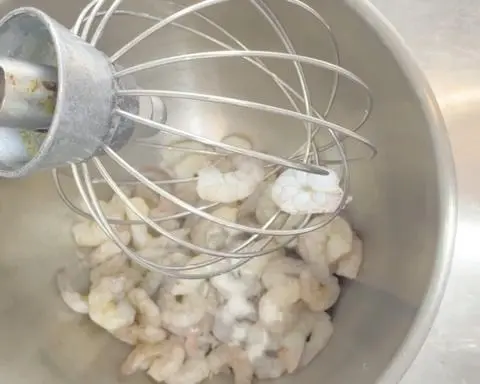 Cantonese crystal shrimp dumplings are made step 0