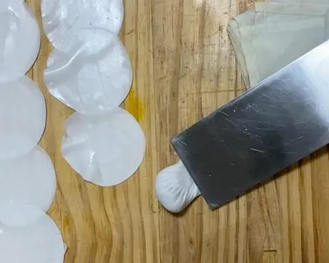 Cantonese crystal shrimp dumplings are made step 0