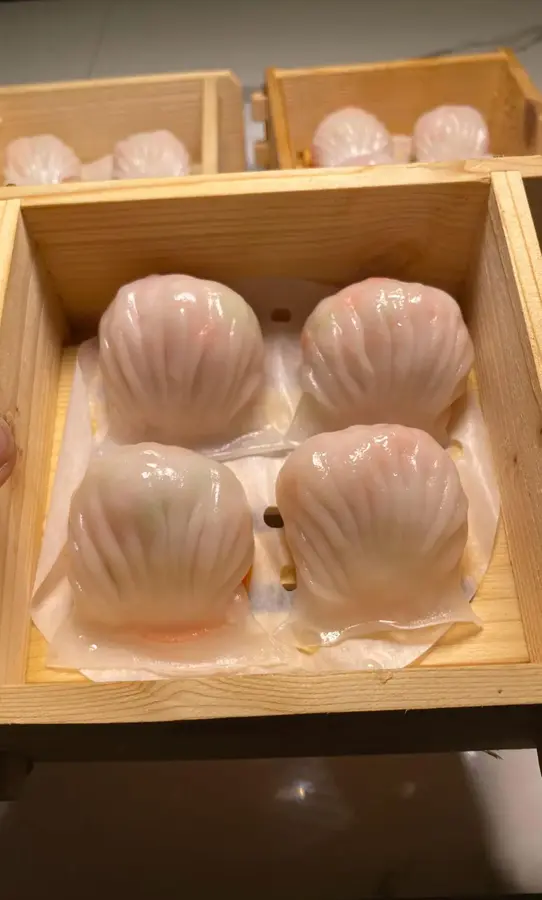 Cantonese crystal shrimp dumplings are made