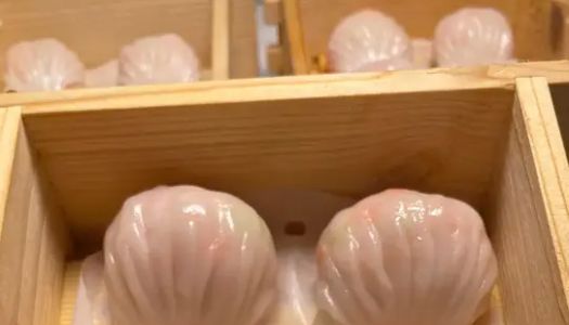 Cantonese crystal shrimp dumplings are made