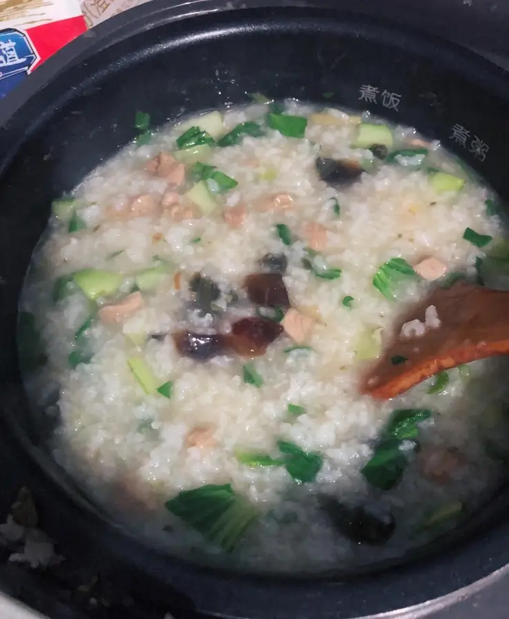 My mother  taught me to make preserved egg and lean pork porridge  that was simple, fast and delicious  step 0