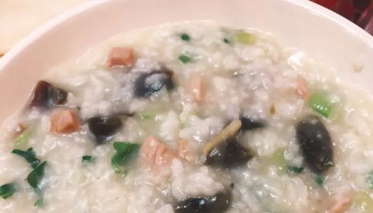 My mother  taught me to make preserved egg and lean pork porridge  that was simple, fast and delicious 